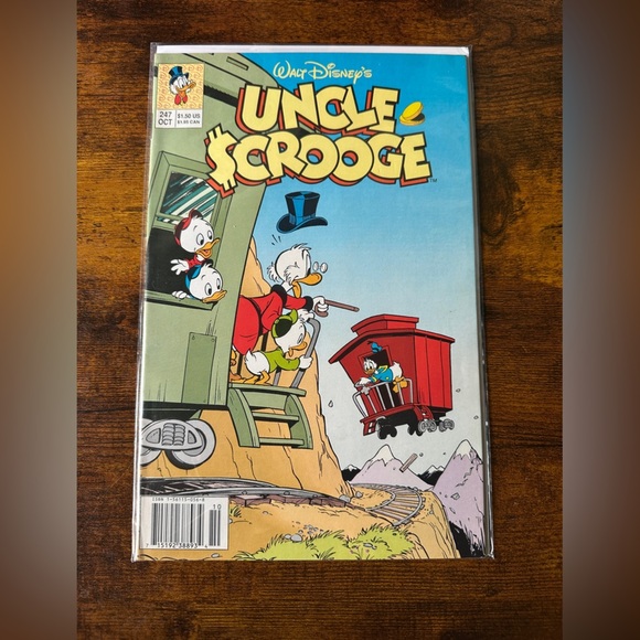 Disney Mickey Mouse and Uncle Scrooge Comic Set - Red, Yellow, Green Covers - Picture 2 of 5